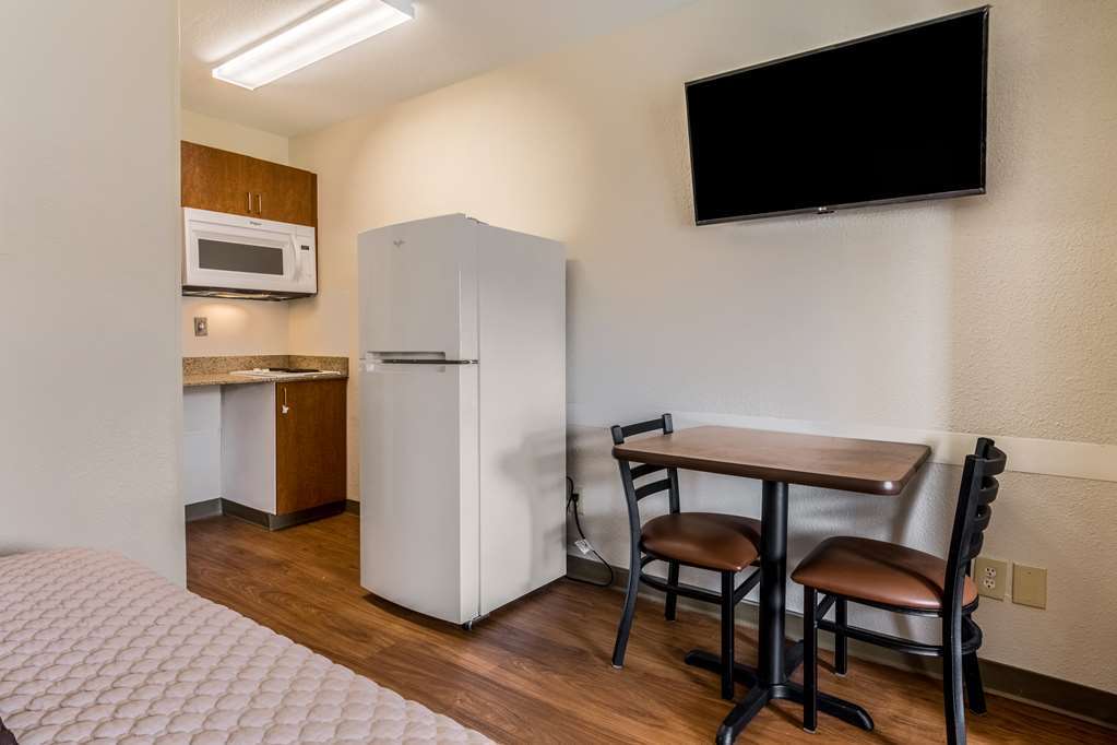 Hometowne Studios By Red Roof Salem, Or Room photo